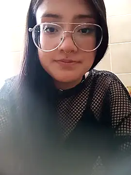 StrawberryPink  online show from February 9, 11:45 am