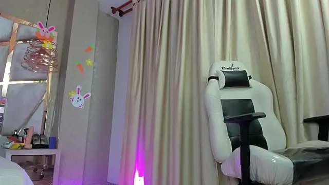 francis 20 online show from April 14, 1:11 pm