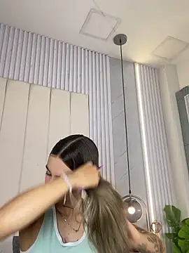 JuliaColemann online show from April 15, 12:06 pm