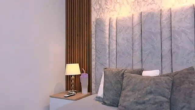 naomy smithxx online show from April 16, 11:10 am