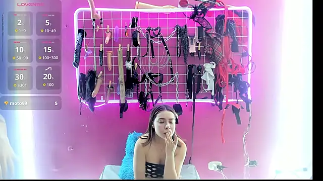 Slave Melany bdsm online show from March 2, 7:31 pm