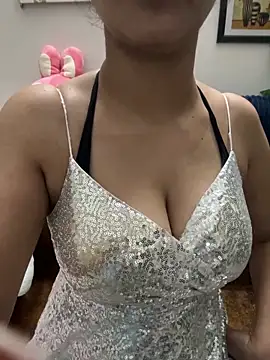 Maahhii online show from April 3, 5:55 pm