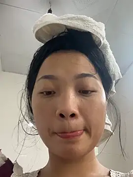 Lyn-be99 online show from February 17, 9:19 am