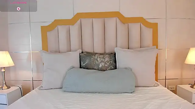 Crystal Rose   online show from March 19, 12:20 pm