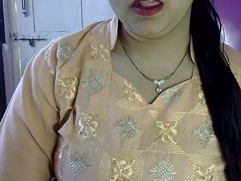 Cute Aliyaa online show from May 31, 9:48 am