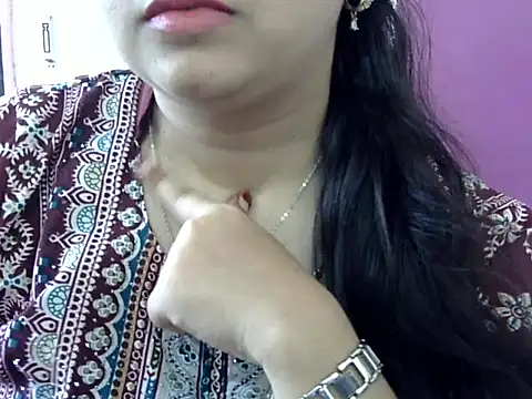 Cute Aliyaa online show from April 15, 9:43 am