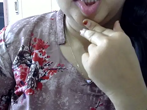 Cute Aliyaa online show from April 4, 9:19 am