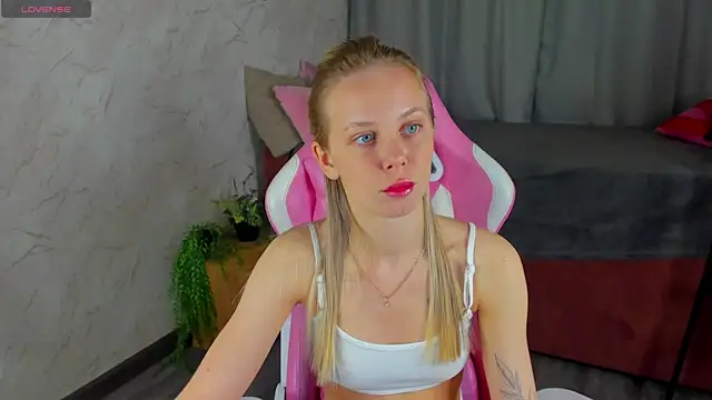 Tesssa Young online show from April 16, 12:44 am