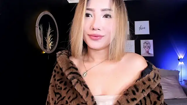 Isa cortes  online show from April 15, 2:06 pm