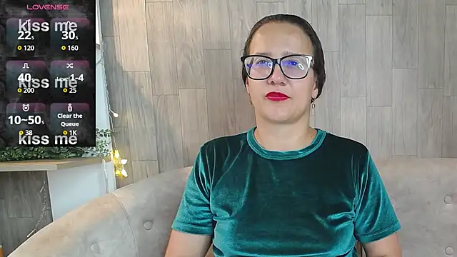 sara marrisson online show from April 4, 8:51 pm