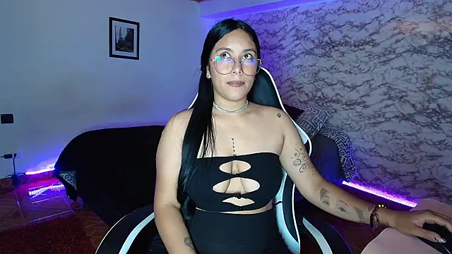 Camila IRoose online show from March 10, 9:19 pm