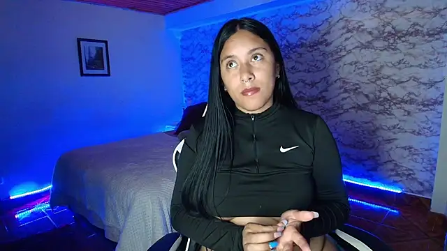 Camila IRoose online show from April 16, 9:39 pm