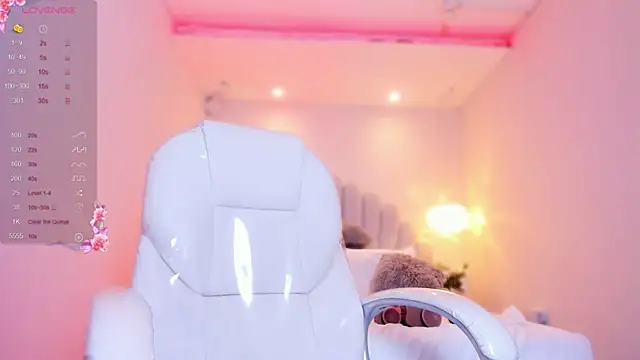 KataThonpson online show from April 11, 7:56 am