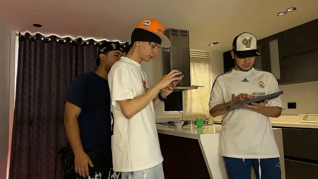 TheBatMansion online show from February 18, 9:36 pm