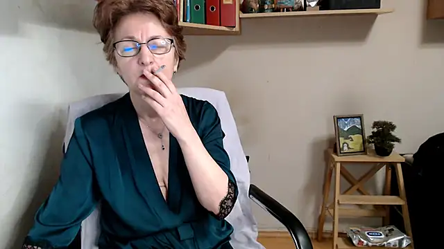 katemodel online show from January 17, 8:00 am