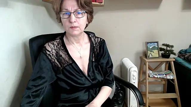 katemodel online show from March 5, 8:21 am