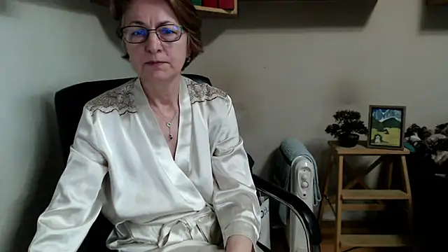 katemodel online show from March 29, 8:46 am