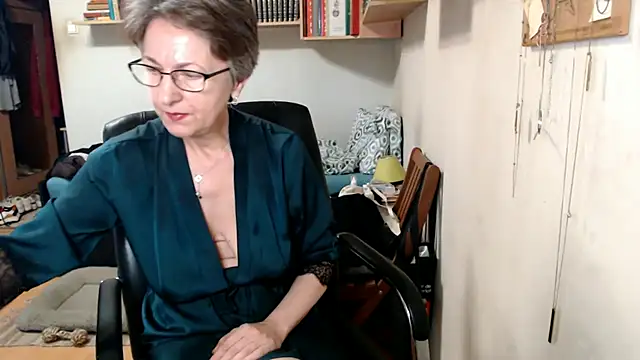 katemodel online show from September 22, 7:40 am