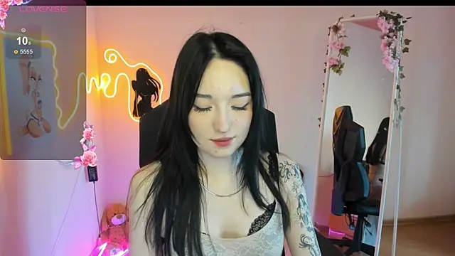 AliceeinWonderlanddd online show from April 5, 3:27 am