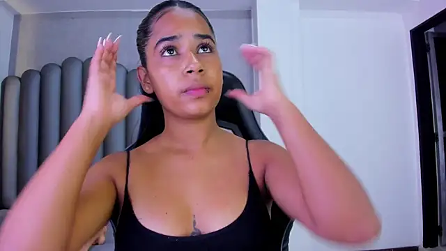 Shirleytaylor- online show from April 18, 11:45 am