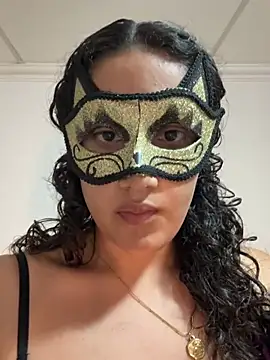 ineesdelreyy online show from June 14, 11:38 pm