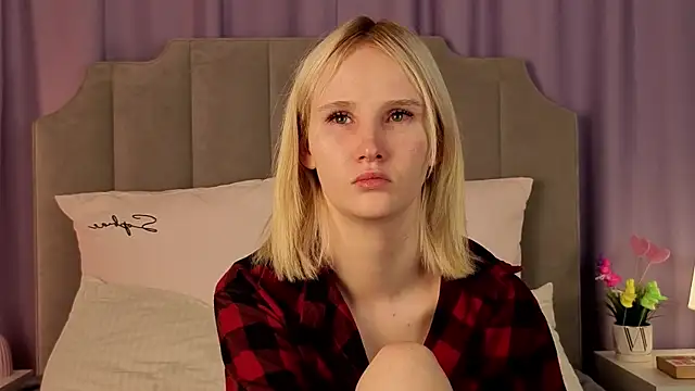 CrystalLili online show from April 18, 3:42 am