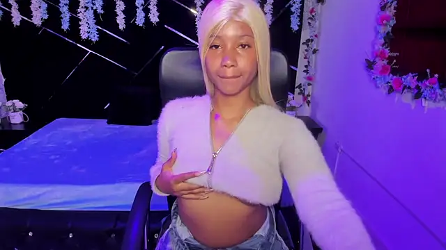 Lunaa Brunettee online show from February 19, 3:17 am