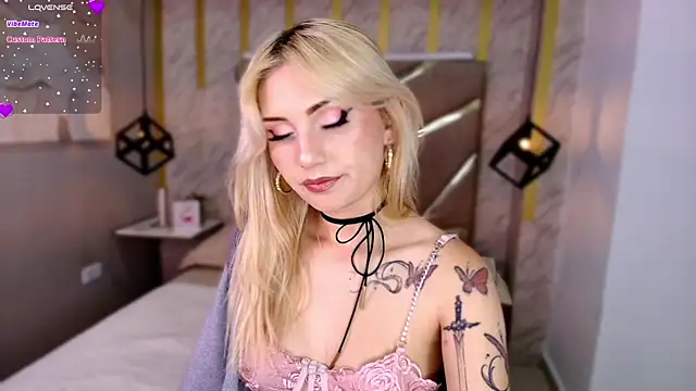 Mariluu  online show from April 17, 1:24 pm