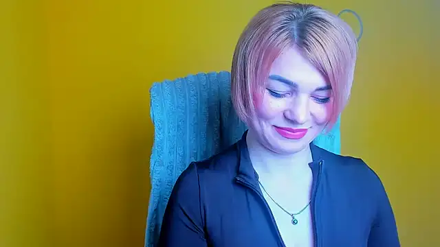 CuttieEmma online show from April 5, 6:12 am