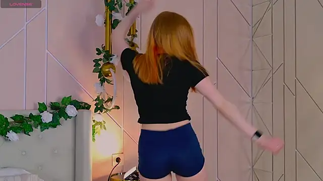 AmandaWatts online show from April 12, 5:10 am