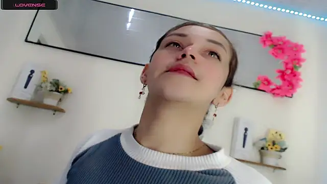 NathalialLooes online show from April 15, 5:41 am