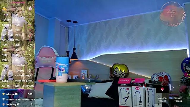 kylliefox  online show from November 7, 2:00 pm