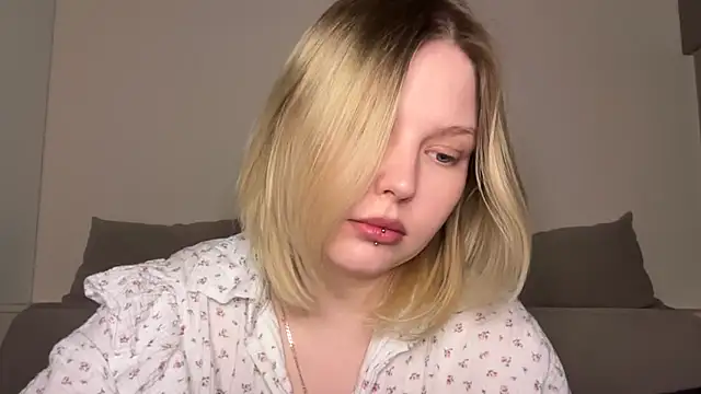 Ophelia Ritz online show from April 13, 11:27 pm