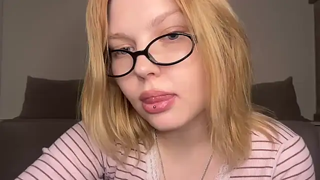 Ophelia Ritz online show from May 16, 12:13 am
