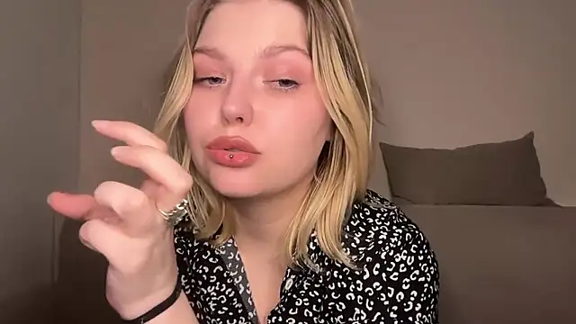 Ophelia Ritz online show from March 30, 11:04 pm