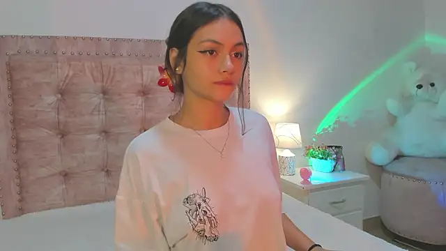 Jennifer Lee  online show from February 20, 10:21 pm