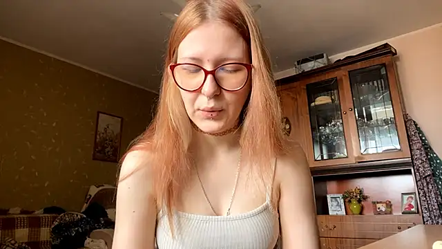 LaureenVielma online show from March 7, 7:15 am