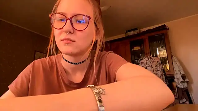 LaureenVielma online show from April 1, 1:41 pm