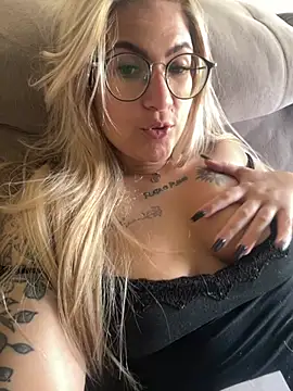 esposatattoo online show from February 9, 8:11 pm