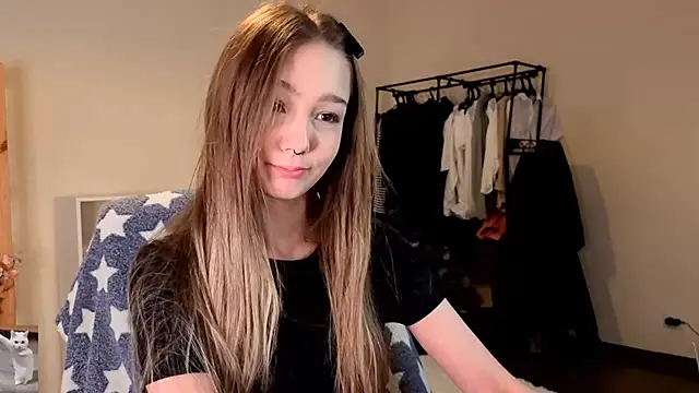 HoneyComfy online show from April 13, 2:29 pm