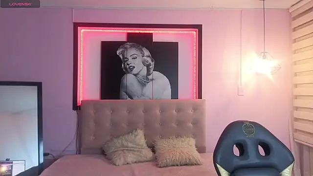 Perla lovely  online show from May 6, 12:53 pm