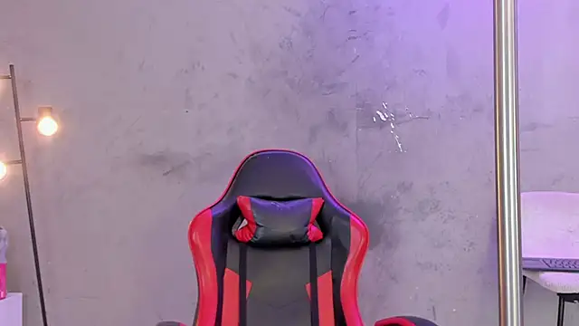 naomi  blair online show from April 18, 3:42 am