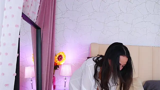 BambiRoses online show from April 5, 6:12 am