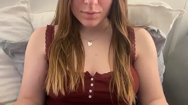 Lucyschickt online show from April 14, 6:41 pm