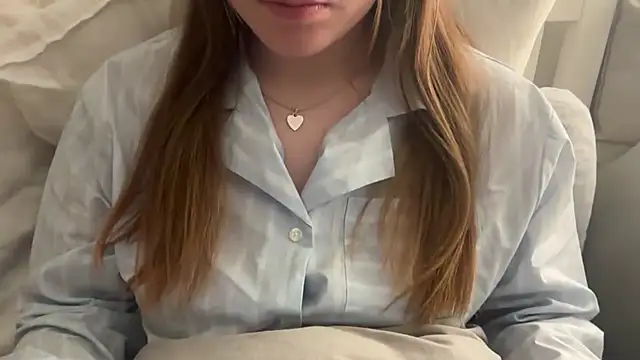 Lucyschickt online show from April 4, 7:13 pm