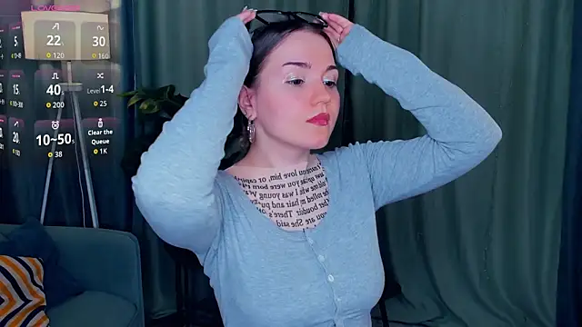 CrissyKales online show from April 13, 7:58 pm