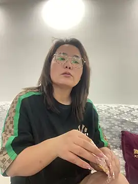 Youyou 12 online show from February 4, 1:36 pm