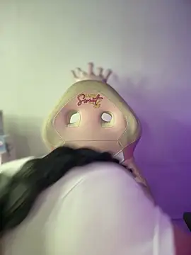 Miia  Taylor online show from February 9, 7:32 am