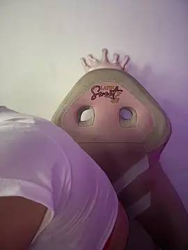 Miia  Taylor online show from February 28, 3:39 am