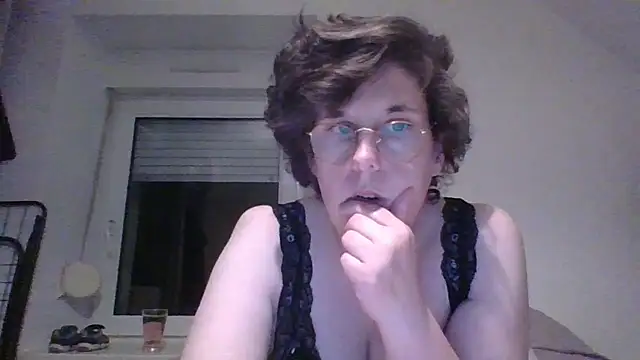 OIseauNoir88 online show from April 15, 7:47 pm